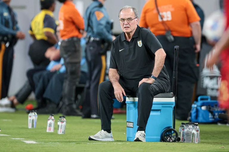 Fútbol: Uruguay en crisis, Marcelo Bielsa desafectó a varios jugadores y crece la tensión en el plantel