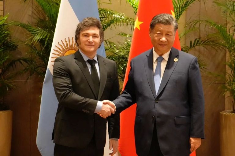 Escándalo: El gobierno de Javier Milei gasta casi $240 millones en un community manager en China