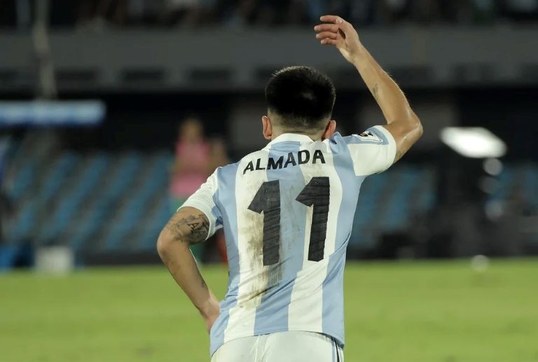 Fútbol: sin Messi, la Selección argentina dio una muestra de carácter y le ganó a Uruguay en el Estadio Centenario