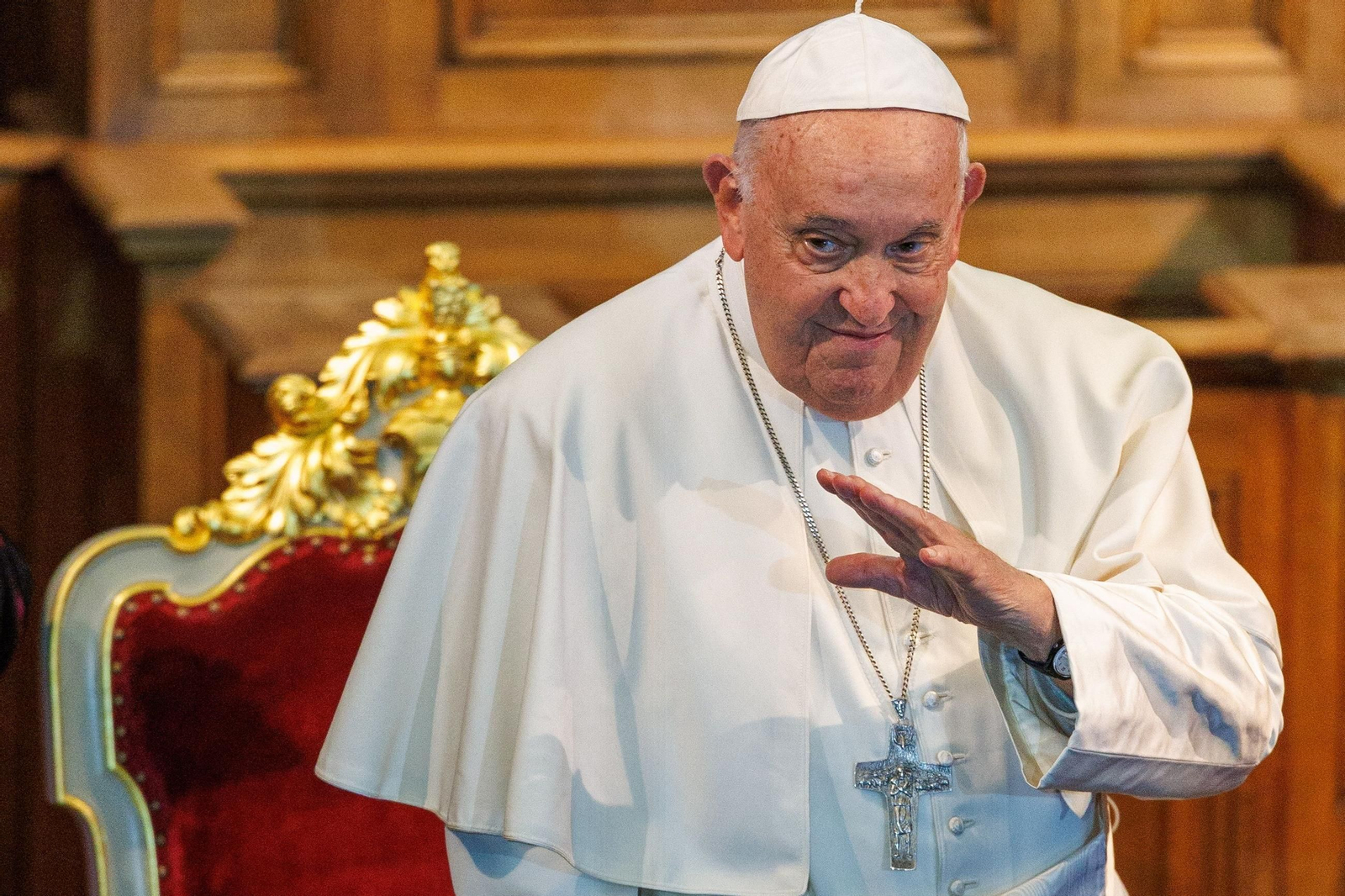 El papa Francisco pasó una noche tranquila y mantiene su buen estado de ánimo