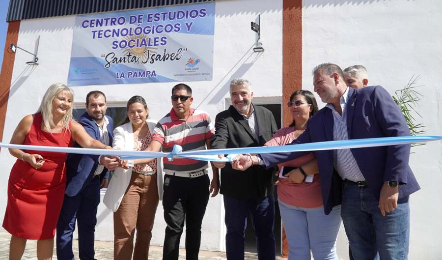 Inauguración de viviendas y espacios comunitarios en Santa Isabel: “La Pampa es ejemplo en salud pública”