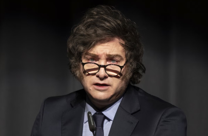 Javier Milei regresa al país y prepara la firma de una batería de decretos claves