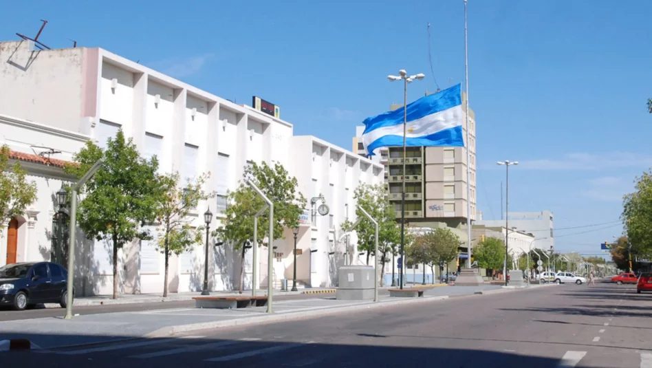 Santa Rosa: detienen a un hombre por robar pertenencias de una camioneta municipal