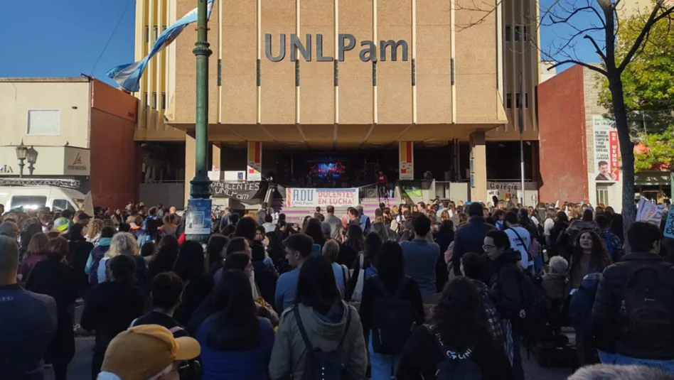 Gremios de docentes universitarios preparan medidas de fuerza para la semana próxima
