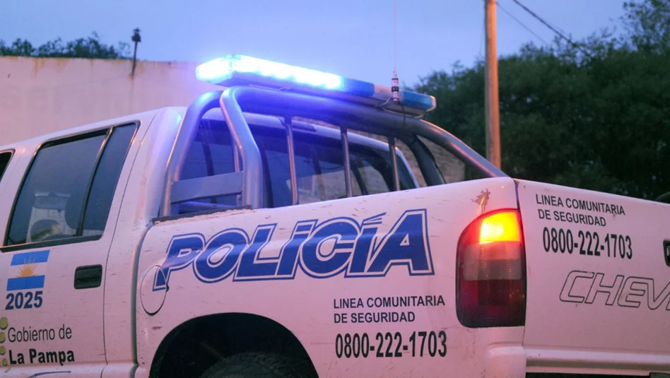 Accidente de tránsito en Santa Rosa: motociclistas huyen tras colisión con colectivo