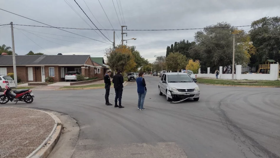 Accidente en pleno centro de Realicó: una motociclista fue hospitalizada y luego derivada a General Pico