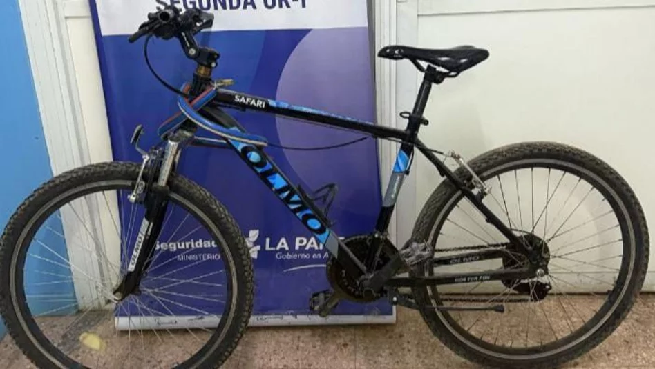 Recuperan bicicleta robada y detienen a dos sospechosos en Santa Rosa