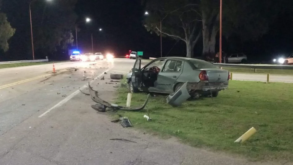 Violento choque en el acceso a Anguil: un conductor ebrio y armado terminó hospitalizado