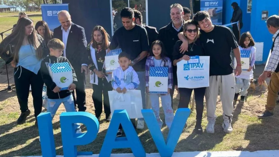 Carro Quemado: entregaron cuatro viviendas y anunciaron la construcción de ocho más