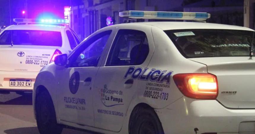 Santa Rosa: una mujer fue asaltada dentro de su auto mientras esperaba a su pareja