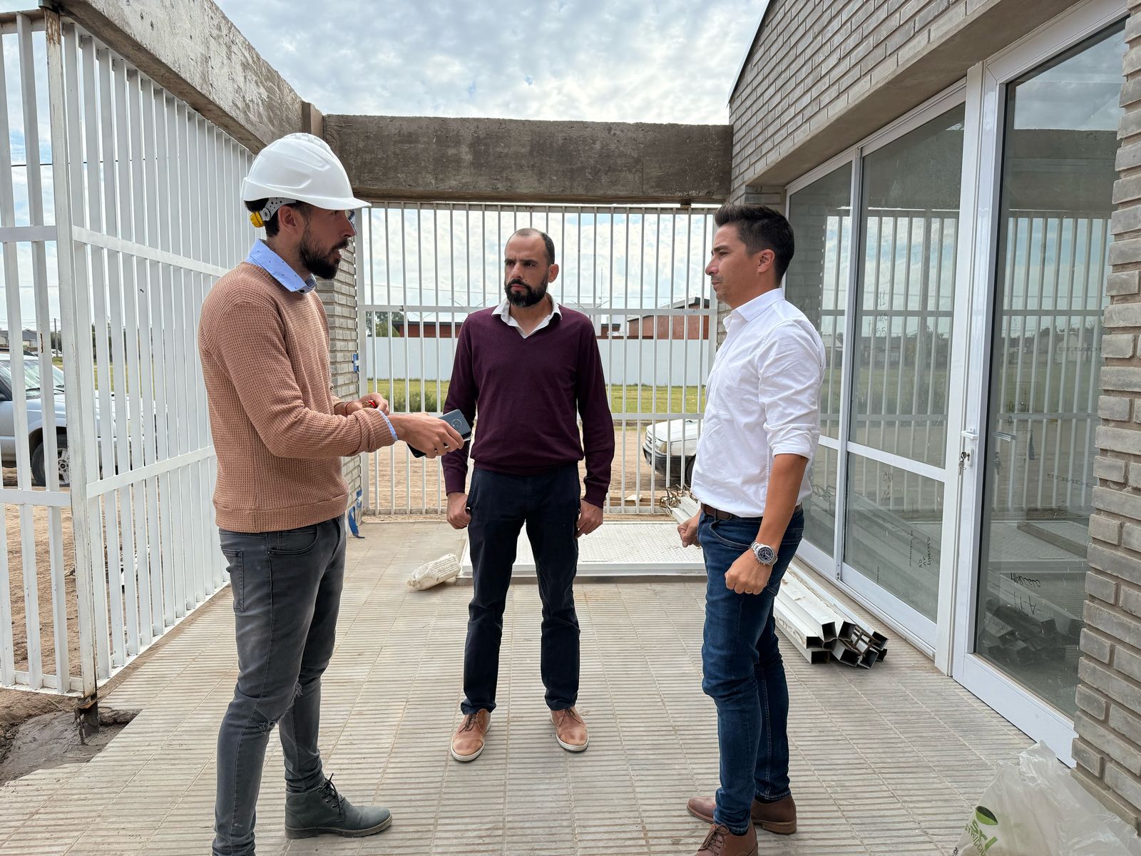 Santa Rosa: funcionarios visitaron la obra “Casa Joven”