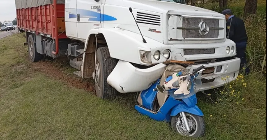 Dos motociclistas muertos al ser embestidos por un camión entre Arata y Caleufú