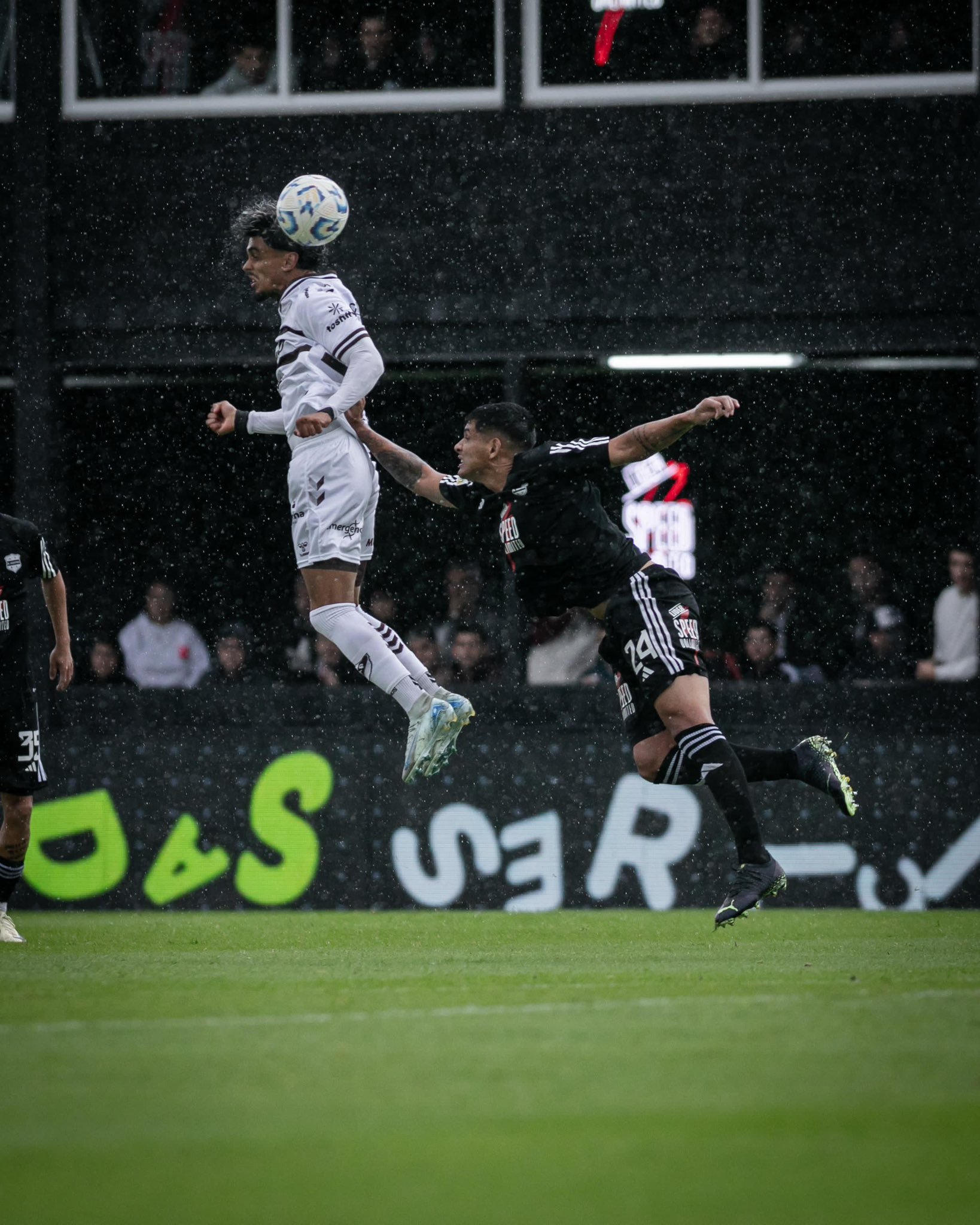 Fútbol: Riestra volvió a ganar y se acerca a los octavos de final