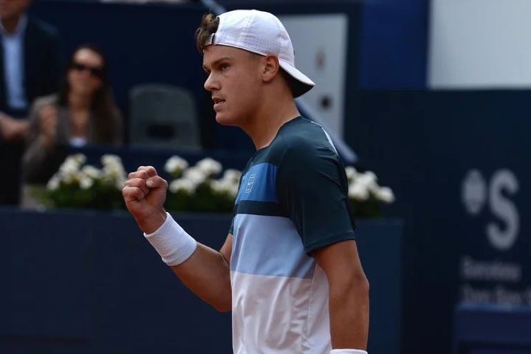 Tenis: Rune rompió la hegemonía de Alcaraz en Barcelona y se quedó con el título
