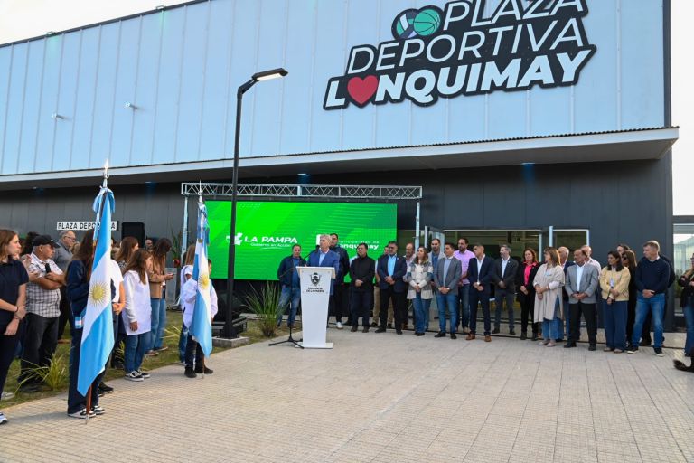 El gobernador Ziliotto inauguró la Plaza Deportiva Lonquimay
