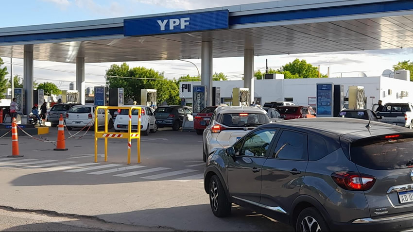 La venta de combustibles vuelve a crecer y pone fin a una larga racha negativa de 15 meses