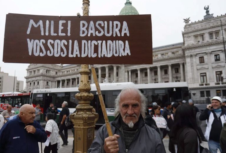 CABA: incidentes entre jubilados y efectivos de la Policía Federal durante la marcha de jubilados
