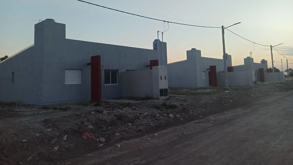 Ordenan desalojar viviendas oficiales en 25 de Mayo