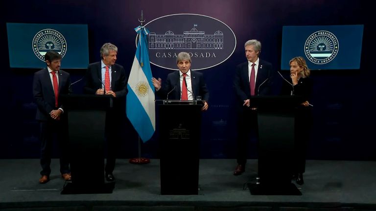 Una por una, las medidas del Gobierno para fomentar el uso de “dólares del colchón”