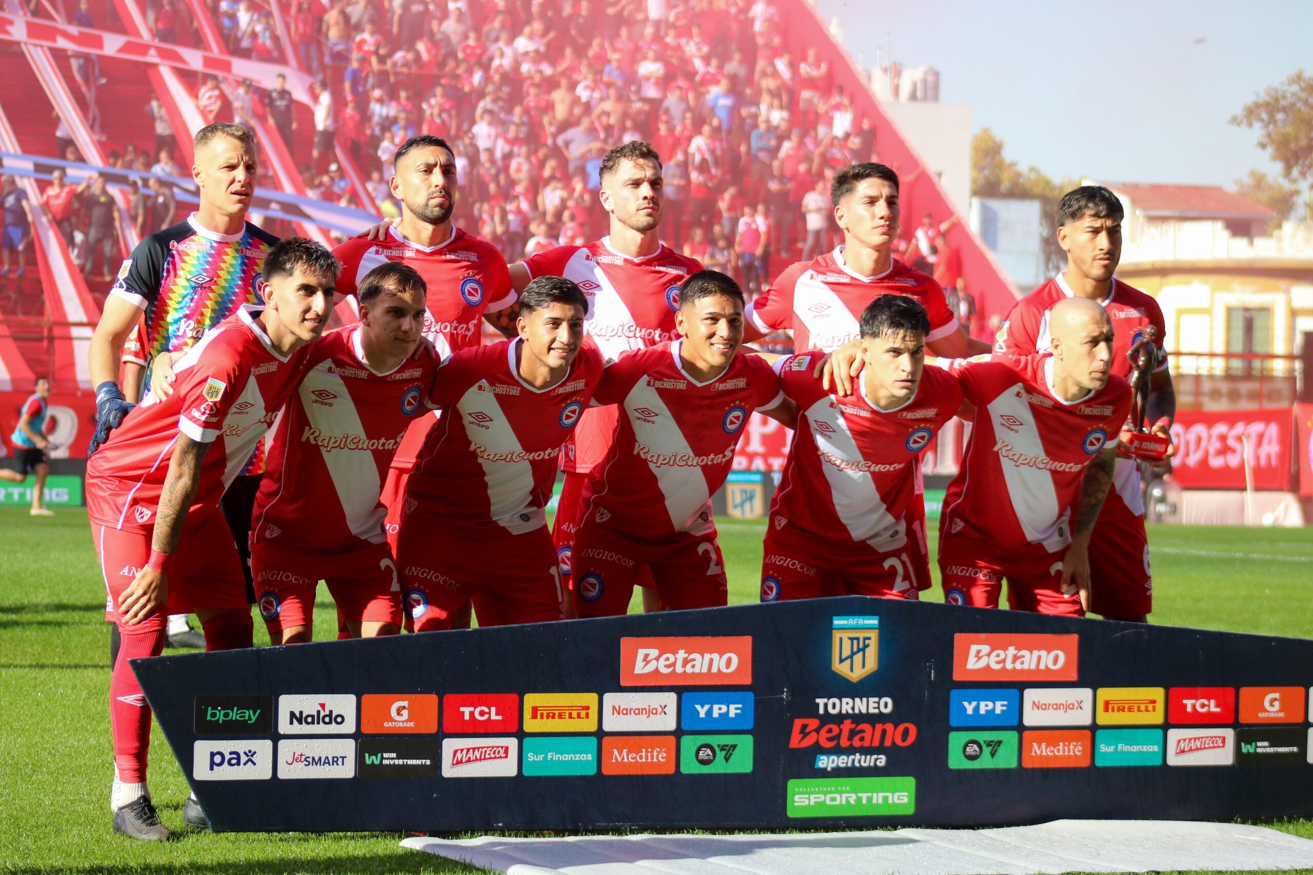 Fútbol: Argentinos goleó a Estudiantes y es líder de la Zona A