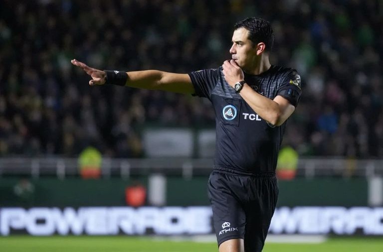 Fútbol: se confirmaron los árbitros para las semifinales del Torneo Apertura 2025