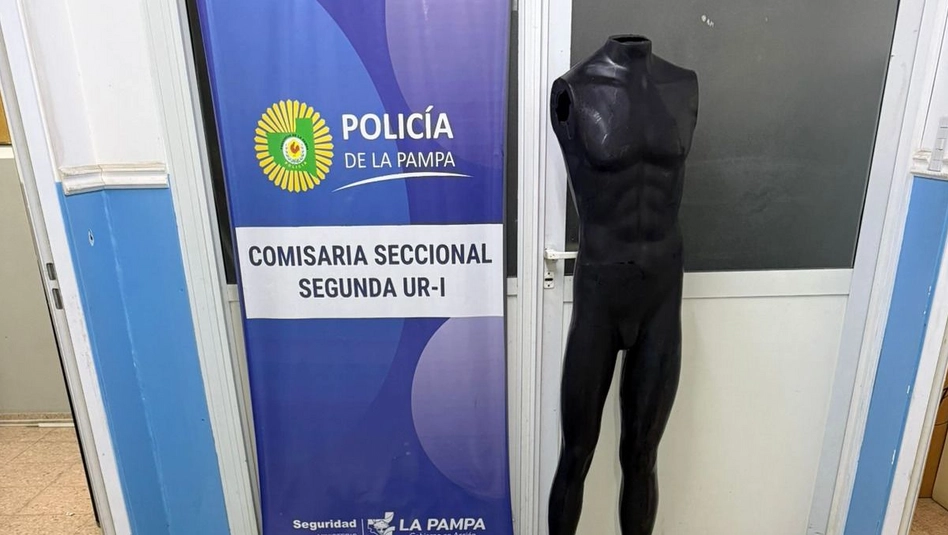 Santa Rosa: rompió la vidriera y se llevó un maniquí con ropa