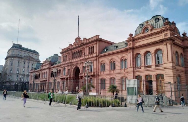 El Gobierno modificó el presupuesto con más recursos para el pago de sueldos, subsidios y funcionamiento