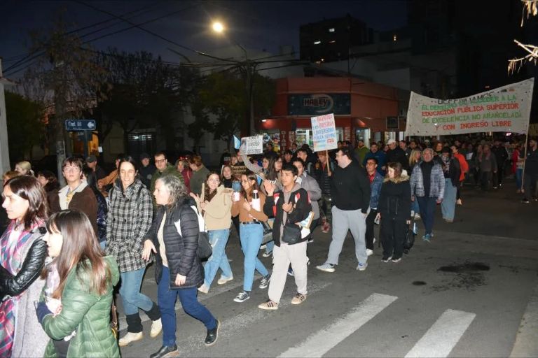 La marcha universitaria se hizo sentir en La Pampa con movilizaciones en Santa Rosa y General Pico