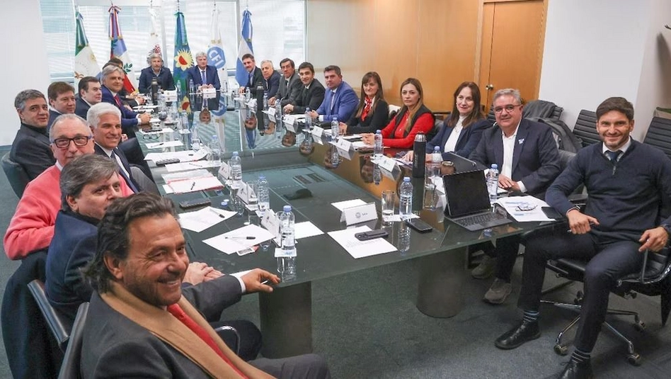 Amplia oposición presentó proyectos para asegurar fondos a las provincias