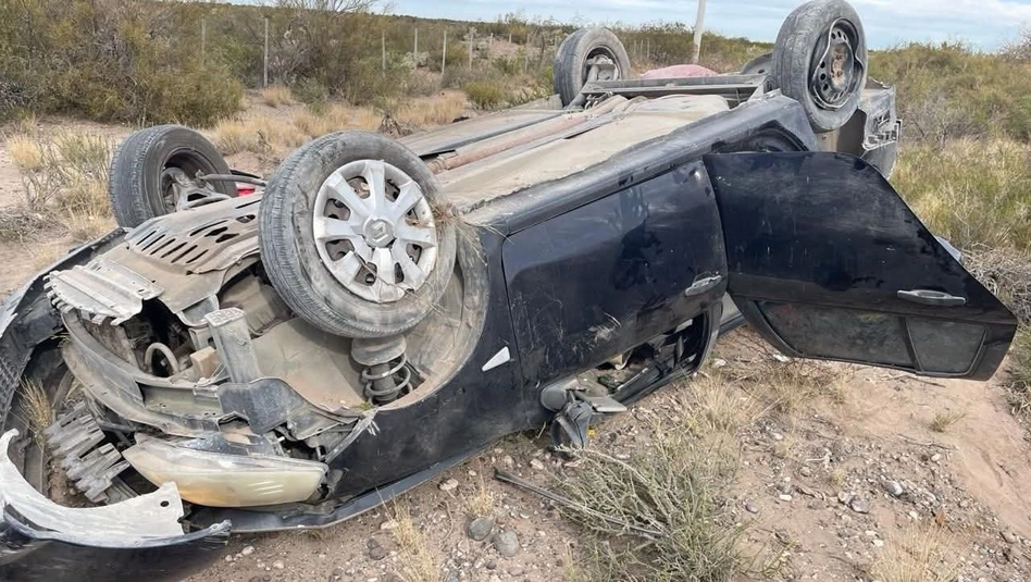 Una familia hospitalizada tras el vuelco de su auto en la ruta 151, cerca de Puelén