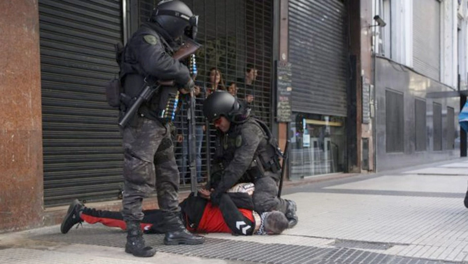 Violenta represión en protesta de jubilados frente al Congreso: al menos siete detenidos