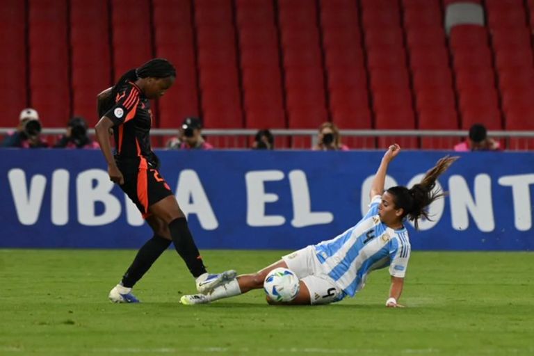 Fútbol: por penales, Argentina cayó ante Colombia y se quedó afuera de la Copa América Femenina