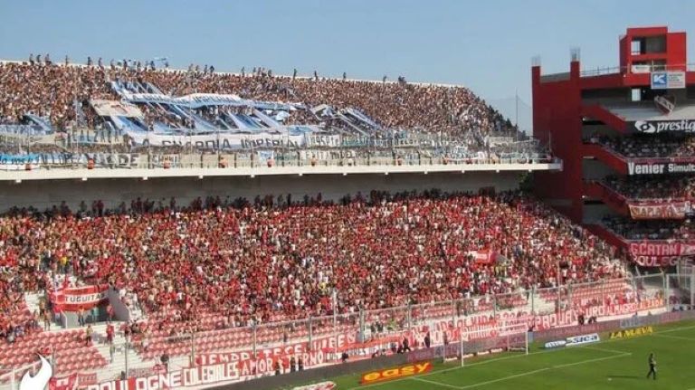 Fútbol: ya es oficial, vuelve el público visitante a los estadios argentinos