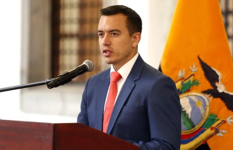 Ecuador: el Gobierno anuncia la desvinculación de 5.000 funcionarios públicos y fusión de ministerios