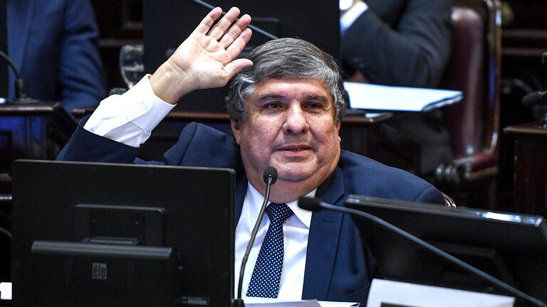 José Mayans acusó a Milei de descreer de la división de poderes: “Muy parecido a un gobierno de facto”