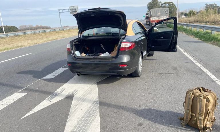 Buenos Aires: circulaba con 26 kilos de cocaína en el taxi y lo detuvieron en Junín