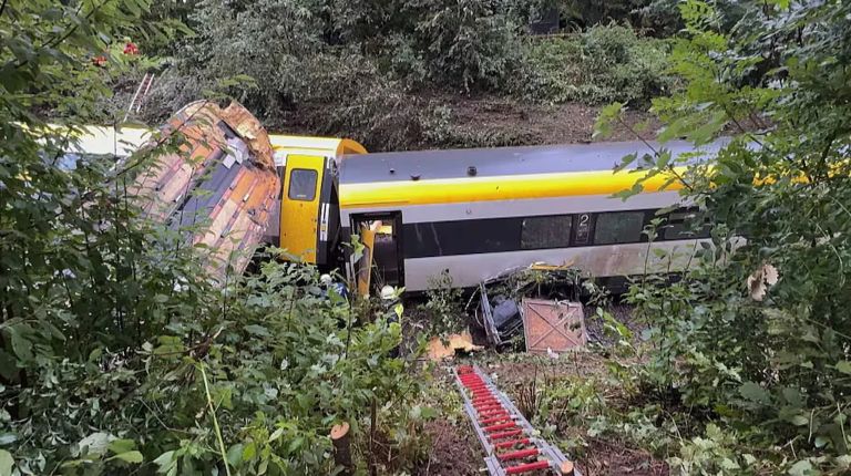 Alemania: un tren descarriló en el sur del país provocando 3 muertos y varios heridos