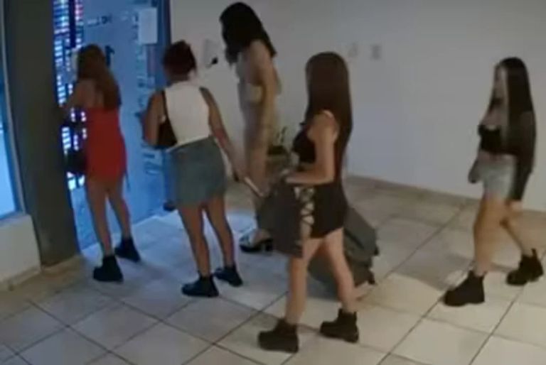 El alarmante y nuevo terror de las “viudas negras”: ya hay 25 muertos y ahora cazan a sus víctimas por apps