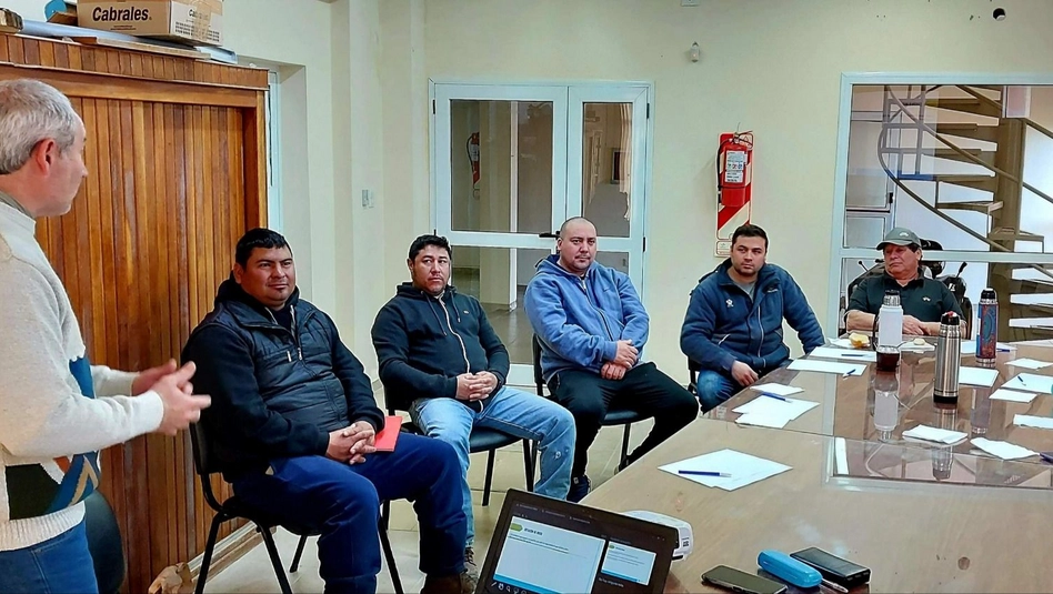 25 de Mayo: el INTA capacitó a tomeros del sistema de riego del EPRC