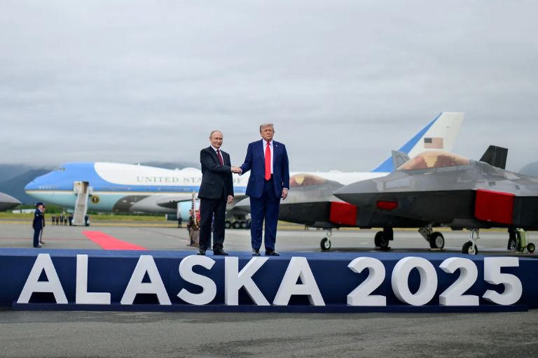 Alaska: Donald Trump y Vladimir Putin ya están reunidos para negociar el fin de la guerra en Ucrania