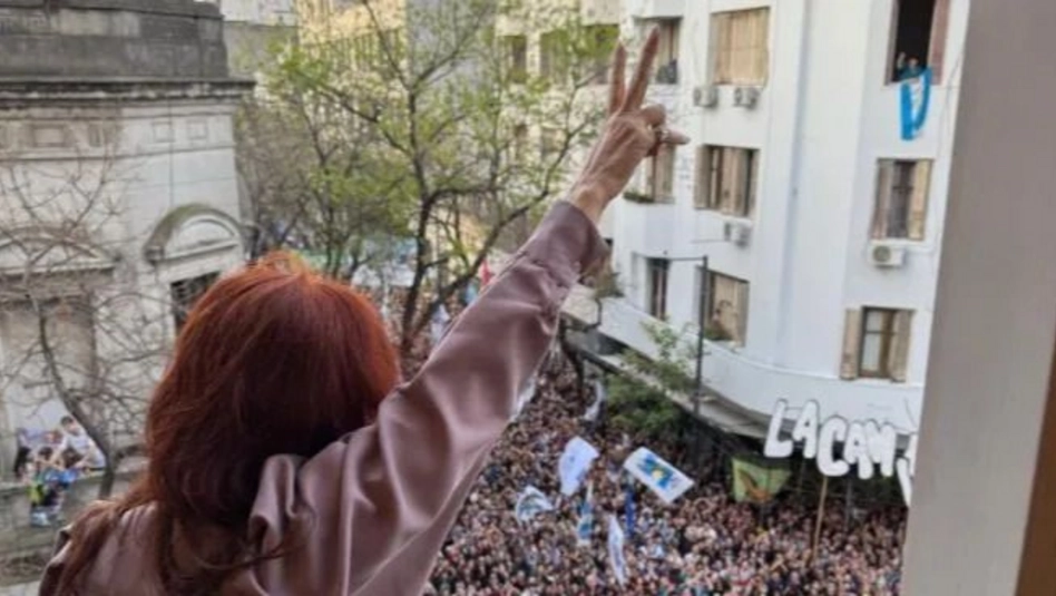 Cristina celebró el rechazo a los vetos presidenciales desde San José 1111