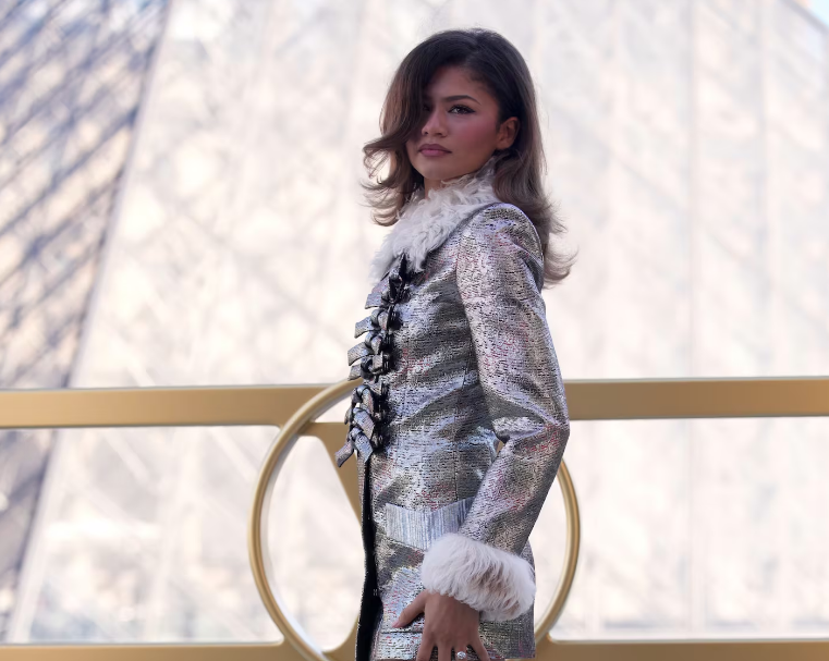 Con Zendaya en primera fila, Vuitton mostró su colección en la casa de verano de la mamá de Luis XIV