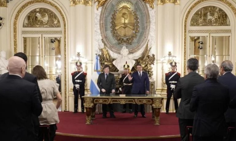 “Somos optimistas, el futuro del país va a ser bueno”, dijo Lisandro Catalán tras jurar como ministro del Interior