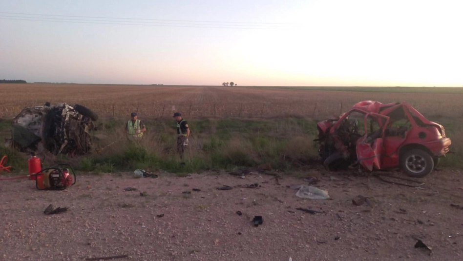 Tragedia en la Ruta 18: dos muertos y dos heridos en un choque frontal cerca de Macachín