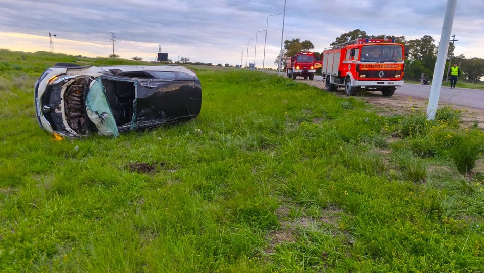 Mujer de Neuquén lesionada en un vuelco en el cruce de las rutas 1 y 35