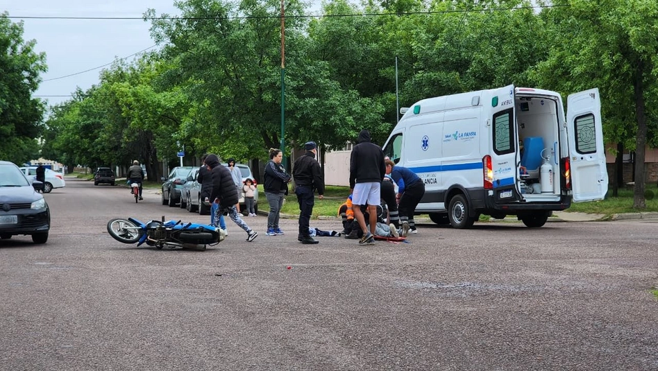 General Pico: motociclista sufrió una fractura tras chocar con un auto
