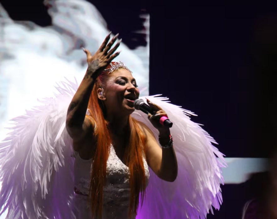 Se vistió de ángel y brilló en el Gran Rex: así fue el regreso de Lourdes Fernández a los escenarios