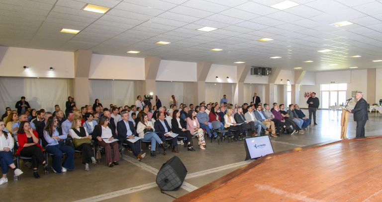 La Pampa: “En 2027 toda la provincia tendrá iluminación pública de calidad y eficiente”, señaló Ziliotto en Colonia Barón