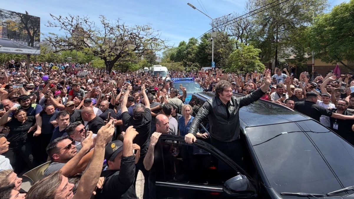 Milei pasó por Chaco y Corrientes para continuar con la campaña y le pidió a los argentinos que “sigan aguantando”