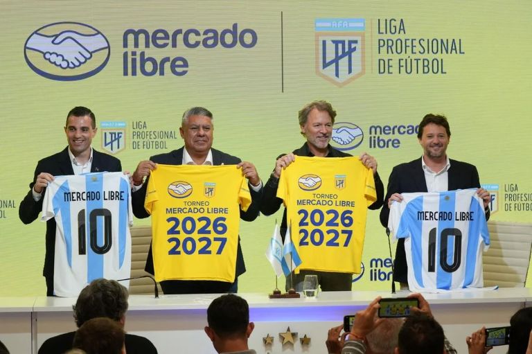 Fútbol: la empresa de Marcos Galperín le compró a Chiqui Tapia la Liga Profesional de Fútbol 2026 y 2027